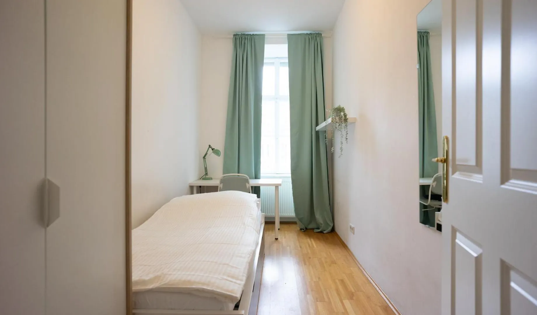 Modern 3 Bedroom Apartment In City Center Vienna Austria