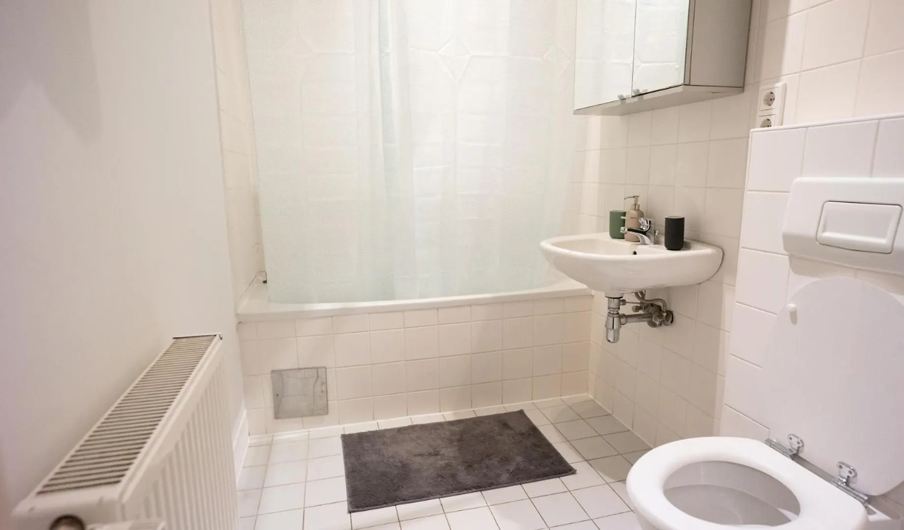 Modern 3 Bedroom Apartment In City Center Vienna Austria